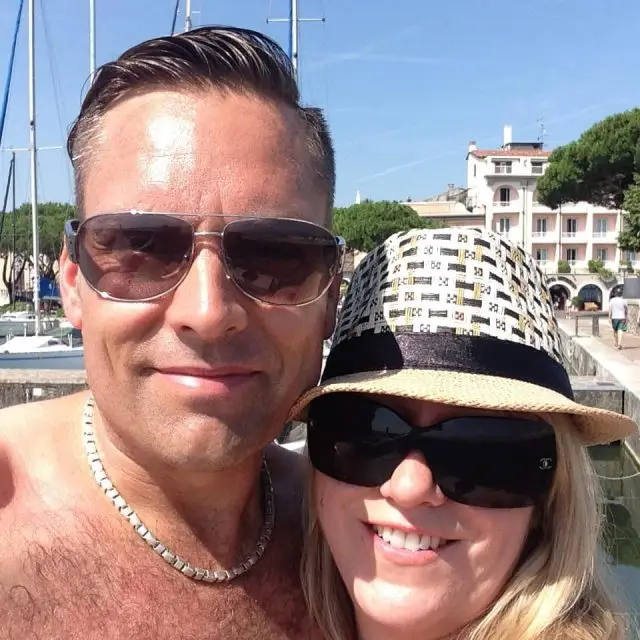 Happy ninth anniversary to the better half of my world 🌍👌🏻😊🎊🍾🎊🎉❤️😘